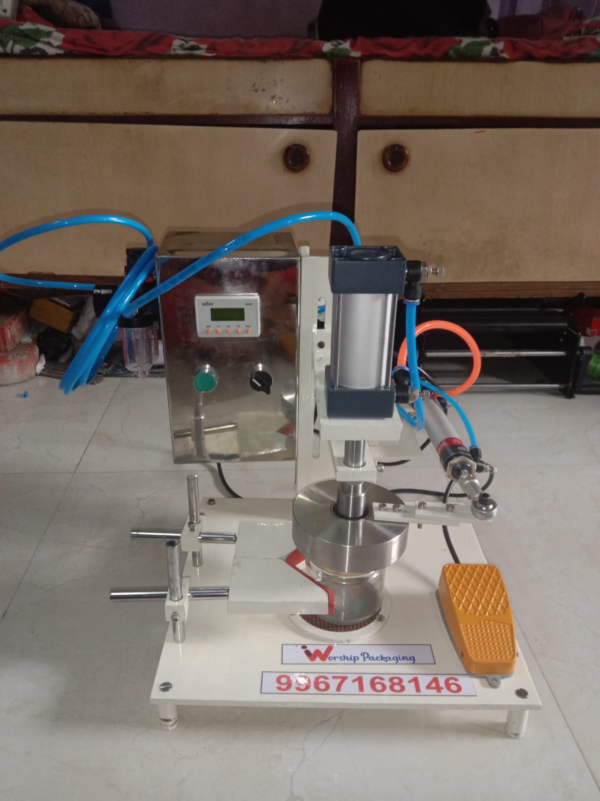 SEMI AUTOMATIC LUG CAPPING MACHINE